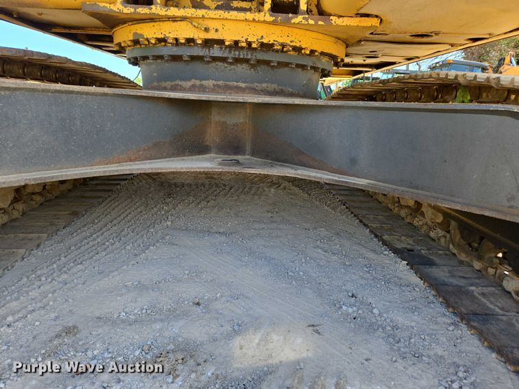 image for item EC4261 1996 Komatsu PC220LC excavator