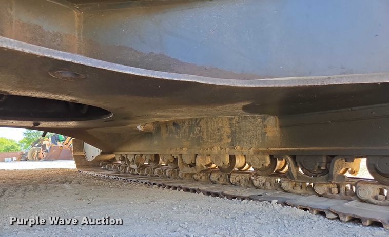 image for item EC4261 1996 Komatsu PC220LC excavator