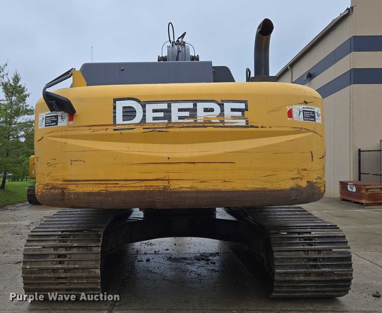 image for item EC4263 2013 John Deere 250G LC excavator