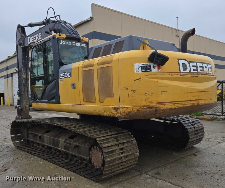 image for item EC4263 2013 John Deere 250G LC excavator