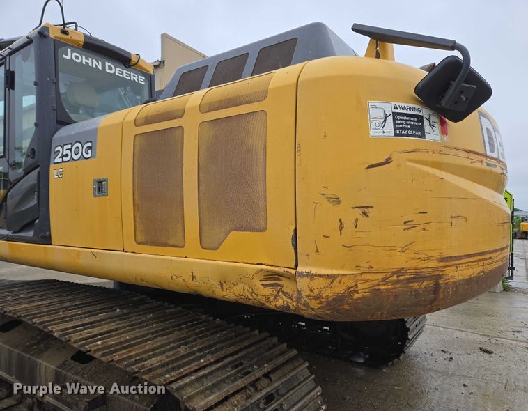 image for item EC4263 2013 John Deere 250G LC excavator
