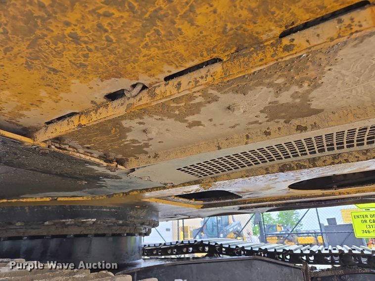 image for item EC4263 2013 John Deere 250G LC excavator