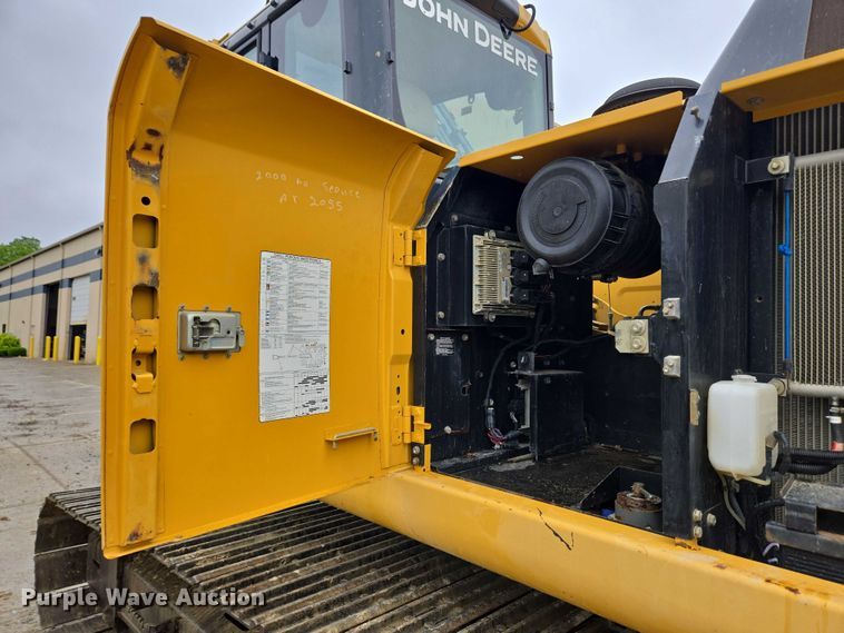 image for item EC4263 2013 John Deere 250G LC excavator