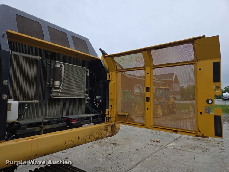 image for item EC4263 2013 John Deere 250G LC excavator