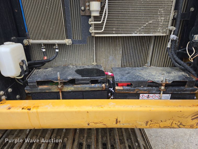 image for item EC4263 2013 John Deere 250G LC excavator