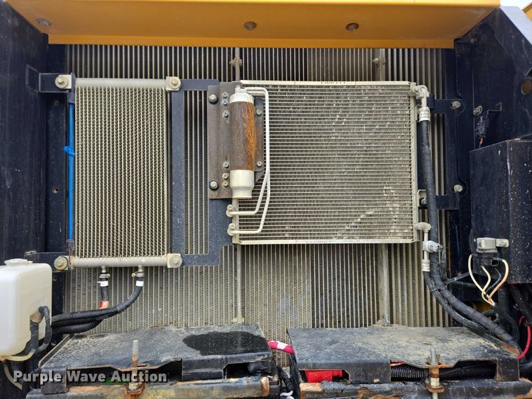 image for item EC4263 2013 John Deere 250G LC excavator