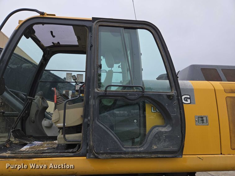 image for item EC4263 2013 John Deere 250G LC excavator