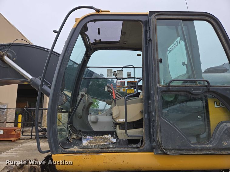 image for item EC4263 2013 John Deere 250G LC excavator