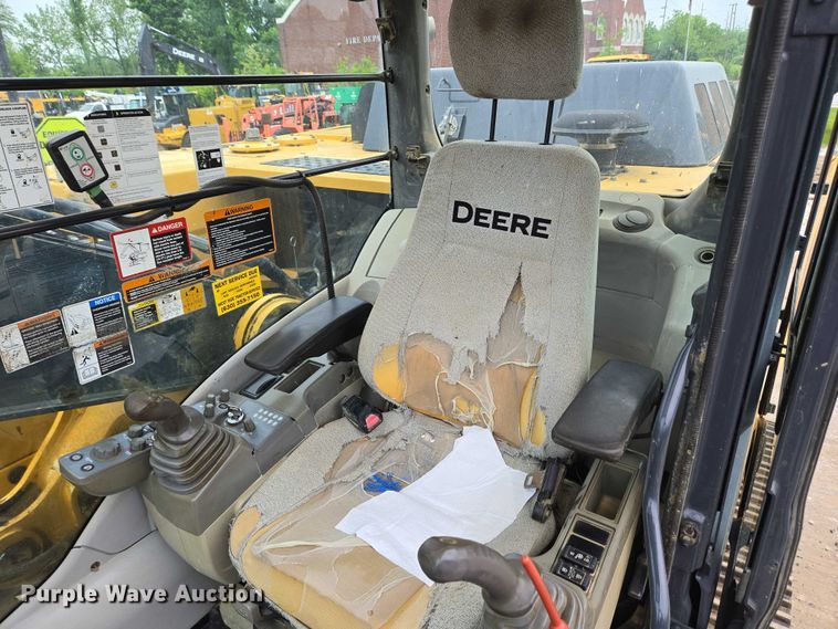 image for item EC4263 2013 John Deere 250G LC excavator