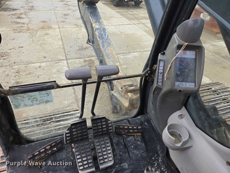 image for item EC4263 2013 John Deere 250G LC excavator