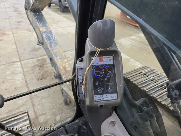 image for item EC4263 2013 John Deere 250G LC excavator