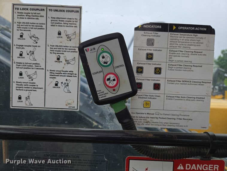 image for item EC4263 2013 John Deere 250G LC excavator