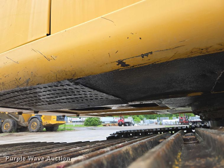 image for item EC4263 2013 John Deere 250G LC excavator