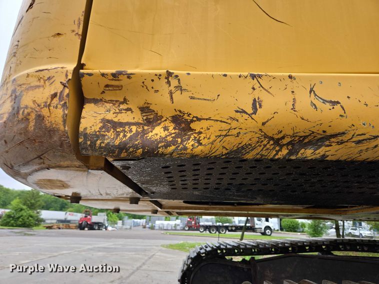 image for item EC4263 2013 John Deere 250G LC excavator