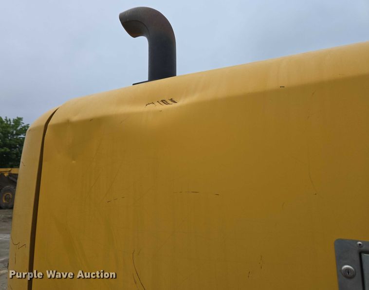 image for item EC4263 2013 John Deere 250G LC excavator