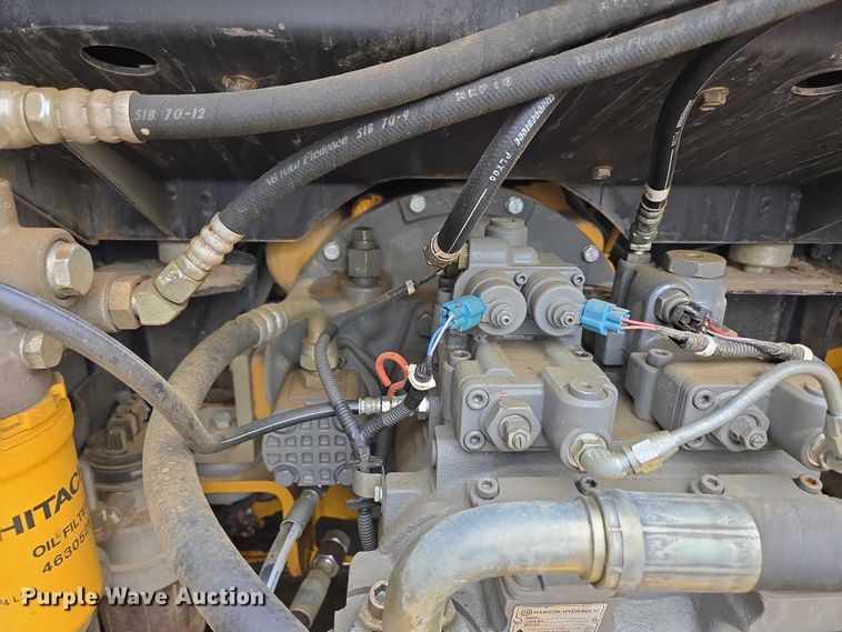 image for item EC4263 2013 John Deere 250G LC excavator