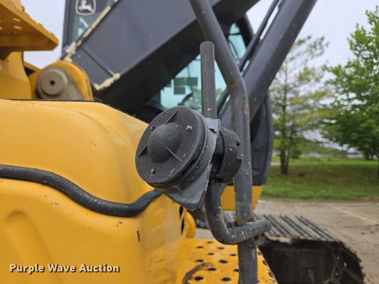image for item EC4263 2013 John Deere 250G LC excavator