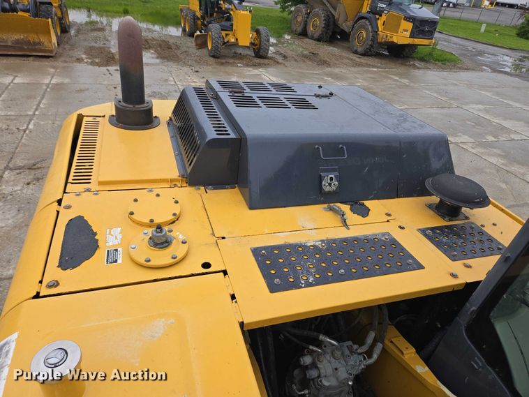 image for item EC4263 2013 John Deere 250G LC excavator