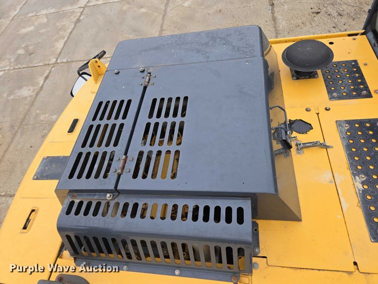 image for item EC4263 2013 John Deere 250G LC excavator