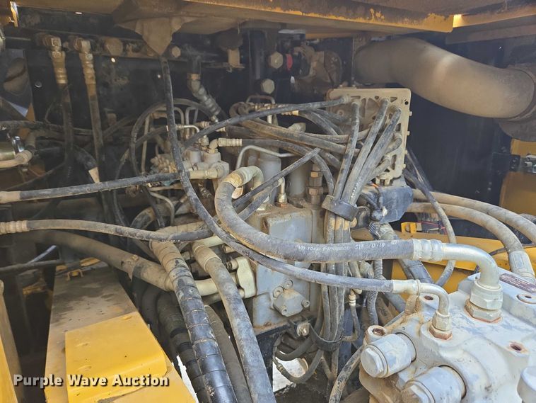 image for item EC4263 2013 John Deere 250G LC excavator