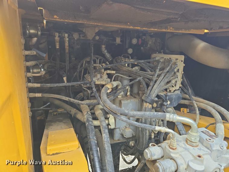 image for item EC4263 2013 John Deere 250G LC excavator