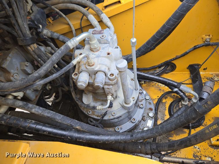 image for item EC4263 2013 John Deere 250G LC excavator