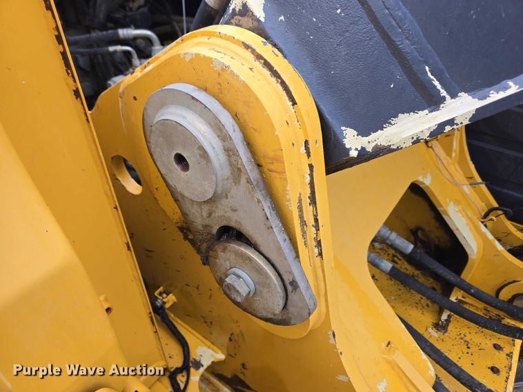 image for item EC4263 2013 John Deere 250G LC excavator