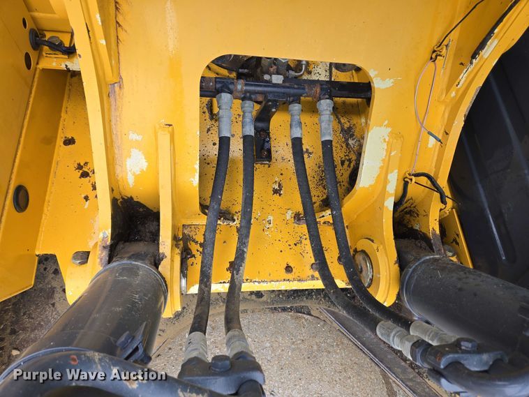 image for item EC4263 2013 John Deere 250G LC excavator