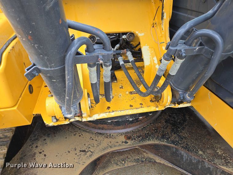 image for item EC4263 2013 John Deere 250G LC excavator