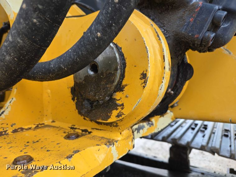 image for item EC4263 2013 John Deere 250G LC excavator