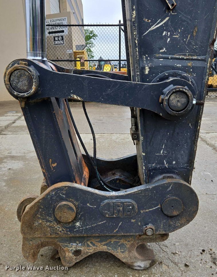 image for item EC4263 2013 John Deere 250G LC excavator