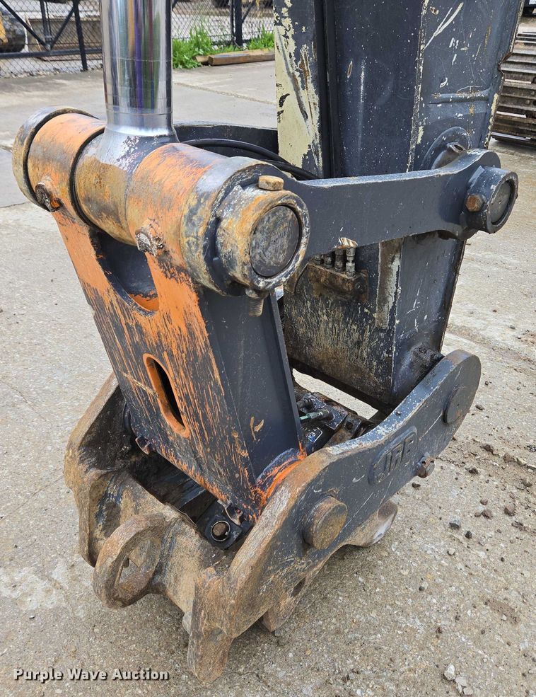 image for item EC4263 2013 John Deere 250G LC excavator