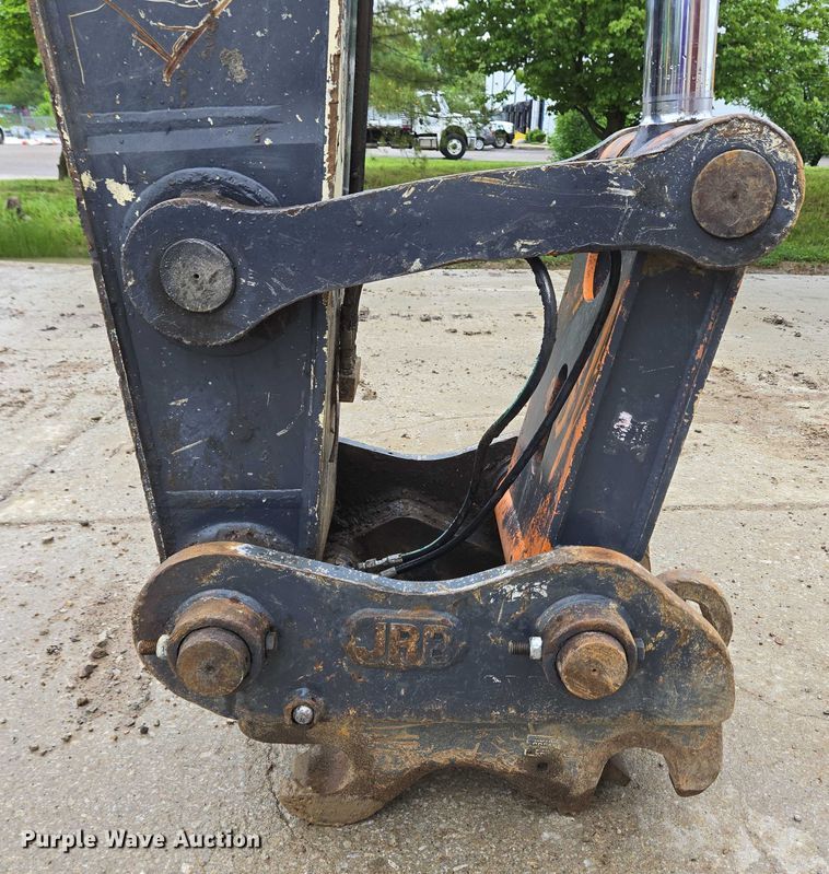 image for item EC4263 2013 John Deere 250G LC excavator