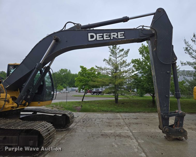 image for item EC4263 2013 John Deere 250G LC excavator
