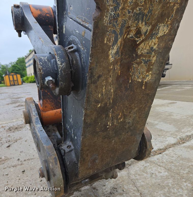 image for item EC4263 2013 John Deere 250G LC excavator