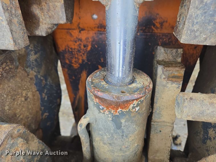 image for item EC4263 2013 John Deere 250G LC excavator