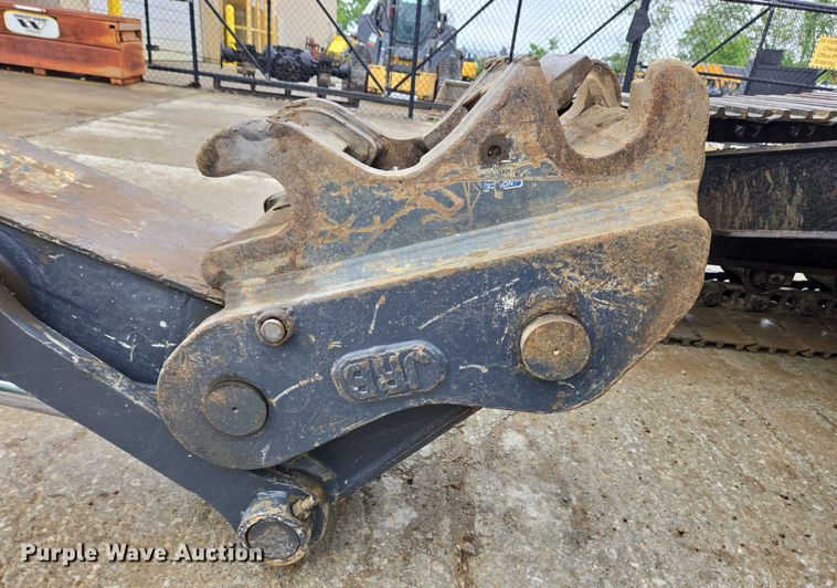image for item EC4263 2013 John Deere 250G LC excavator