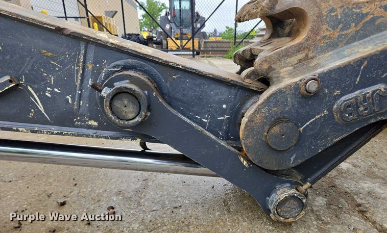 image for item EC4263 2013 John Deere 250G LC excavator