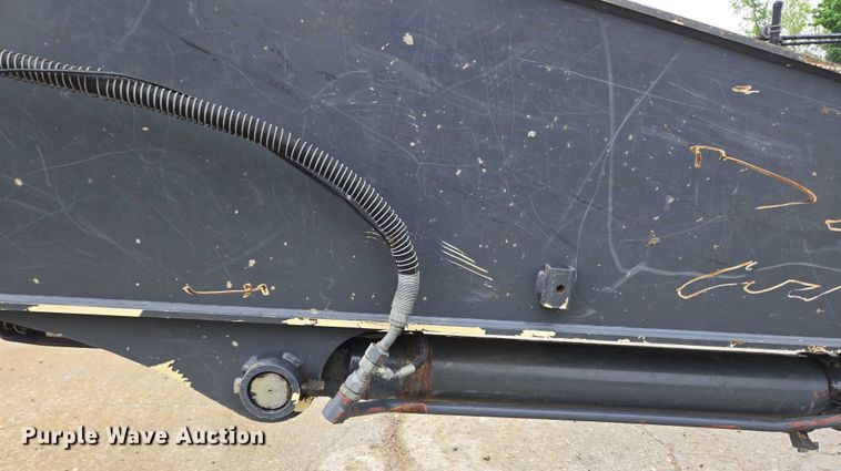 image for item EC4263 2013 John Deere 250G LC excavator