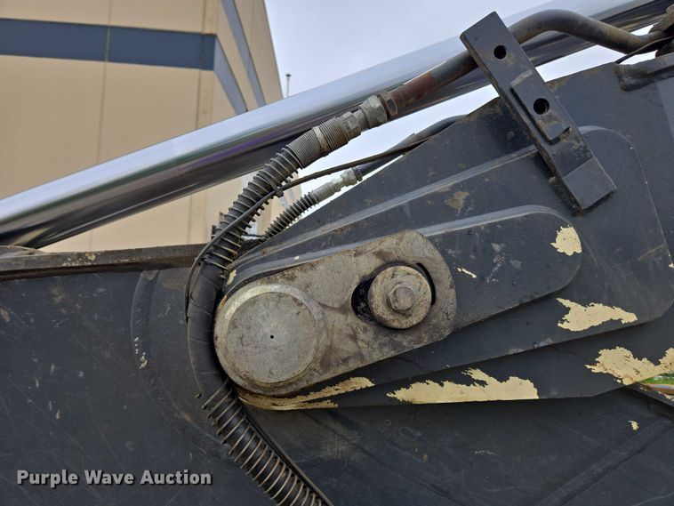 image for item EC4263 2013 John Deere 250G LC excavator