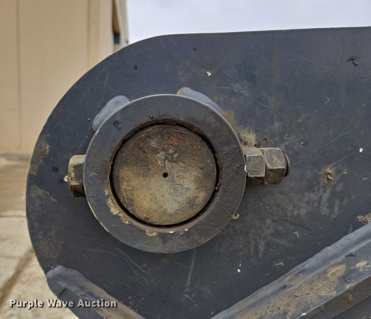 image for item EC4263 2013 John Deere 250G LC excavator