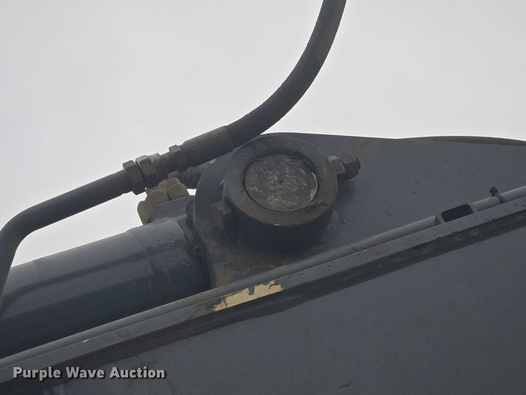 image for item EC4263 2013 John Deere 250G LC excavator