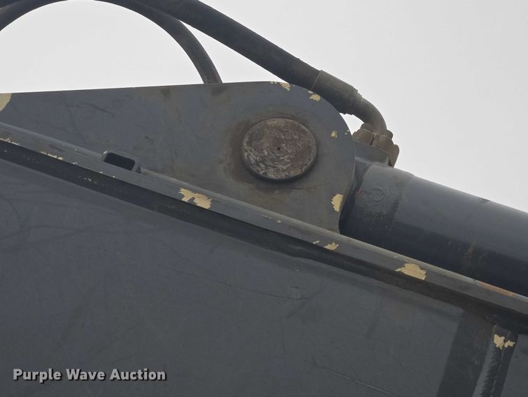 image for item EC4263 2013 John Deere 250G LC excavator