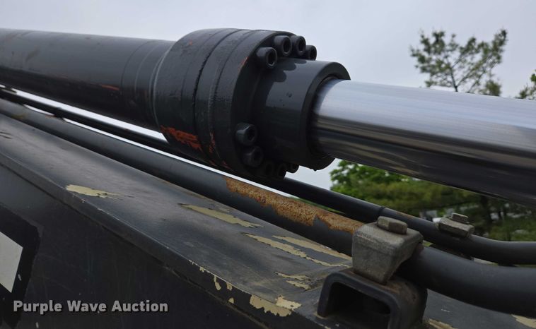 image for item EC4263 2013 John Deere 250G LC excavator