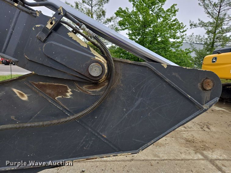 image for item EC4263 2013 John Deere 250G LC excavator