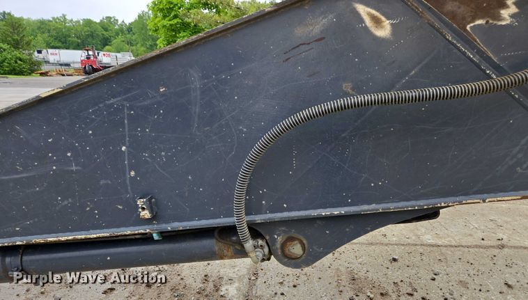 image for item EC4263 2013 John Deere 250G LC excavator