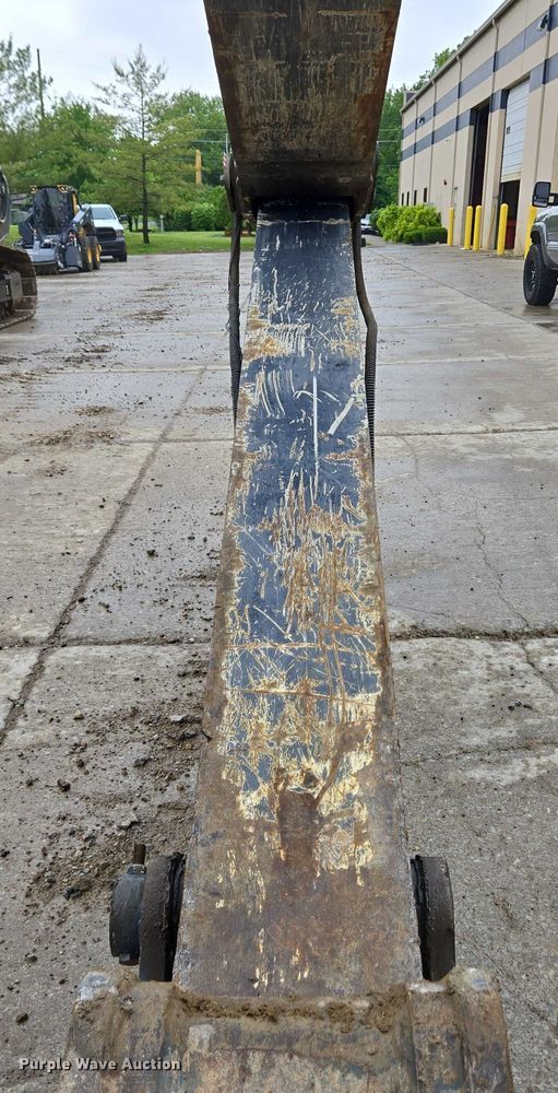 image for item EC4263 2013 John Deere 250G LC excavator