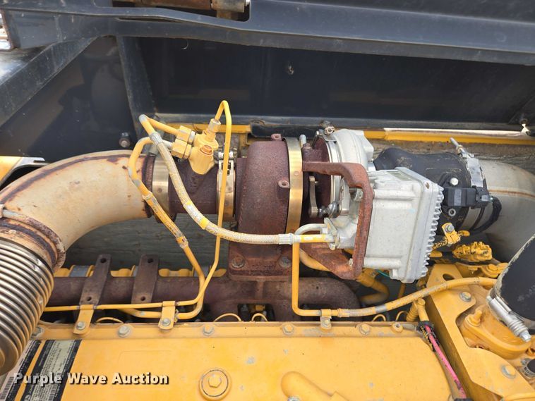 image for item EC4263 2013 John Deere 250G LC excavator