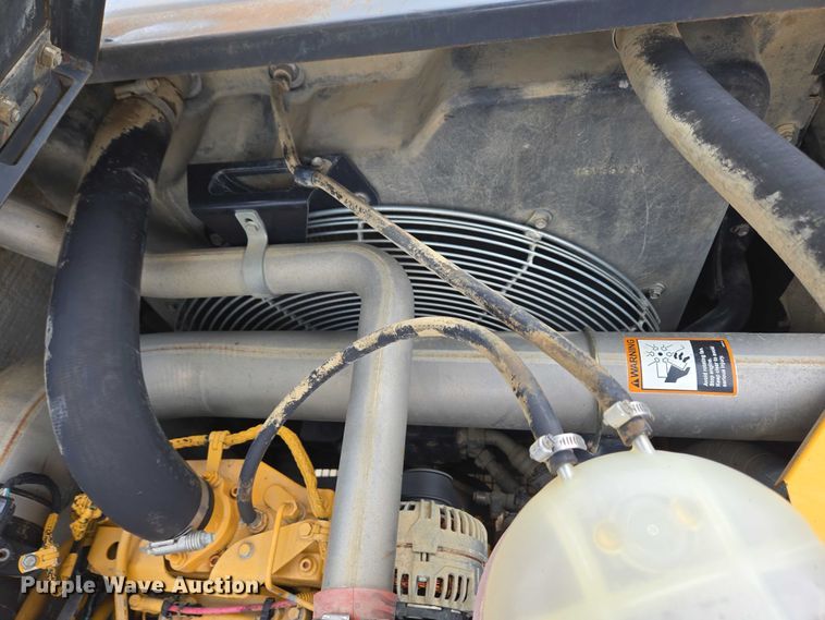 image for item EC4263 2013 John Deere 250G LC excavator