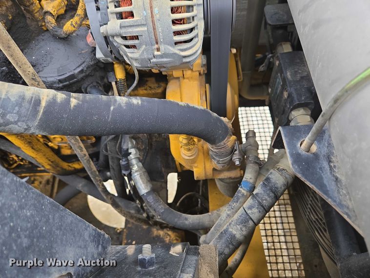 image for item EC4263 2013 John Deere 250G LC excavator